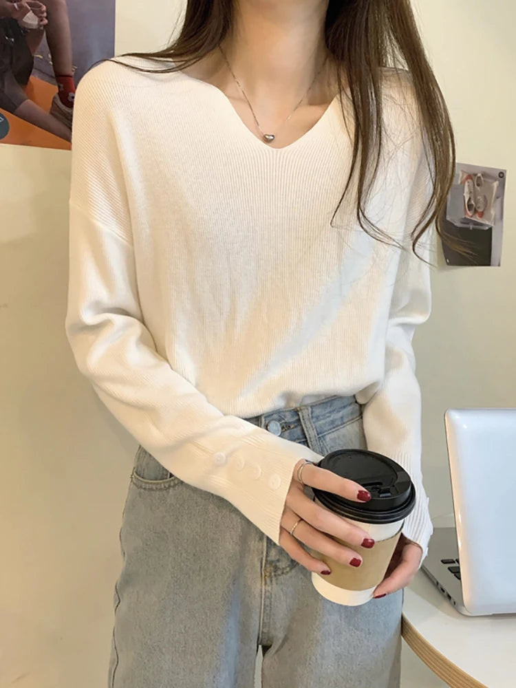 Women's V-Neck Sweater – Soft, Fitted Knit for Everyday Elegance